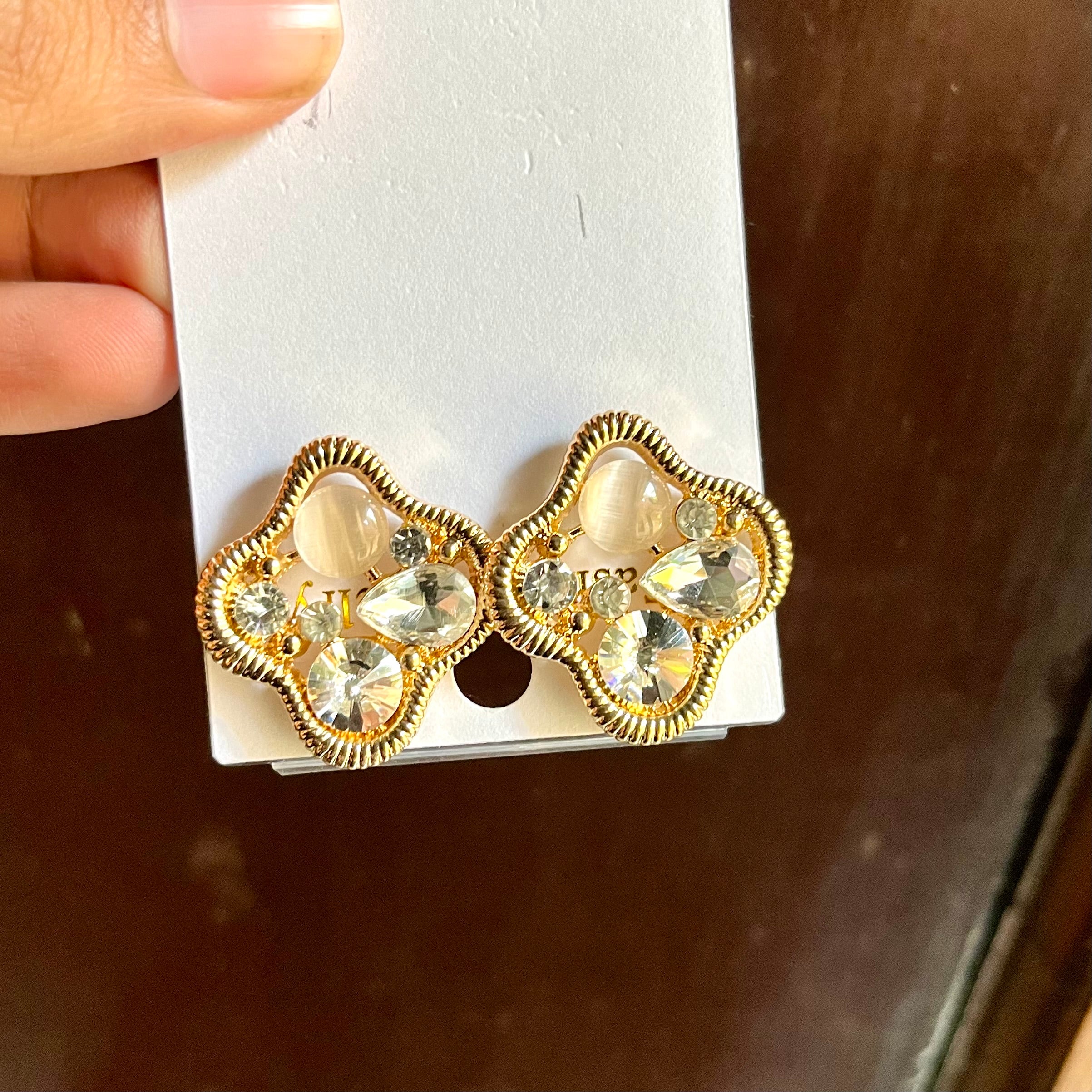 CUTE CRYSTAL STUDS